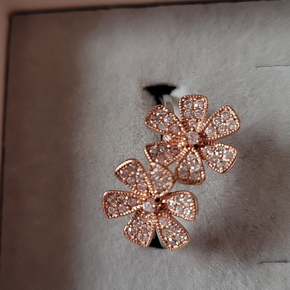Flower ring with rhinestones and rose gold colour - Picture 3 of 3